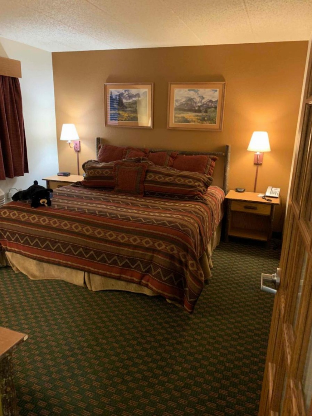Room image 4