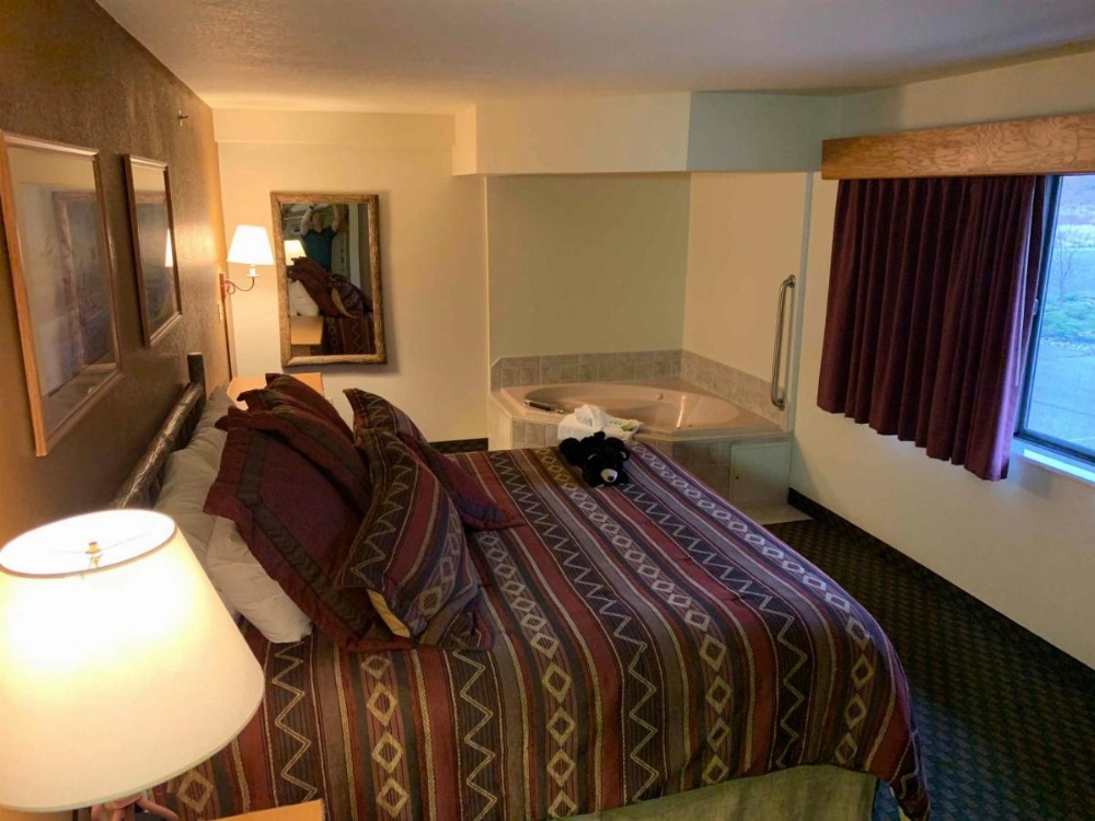 Room image 4